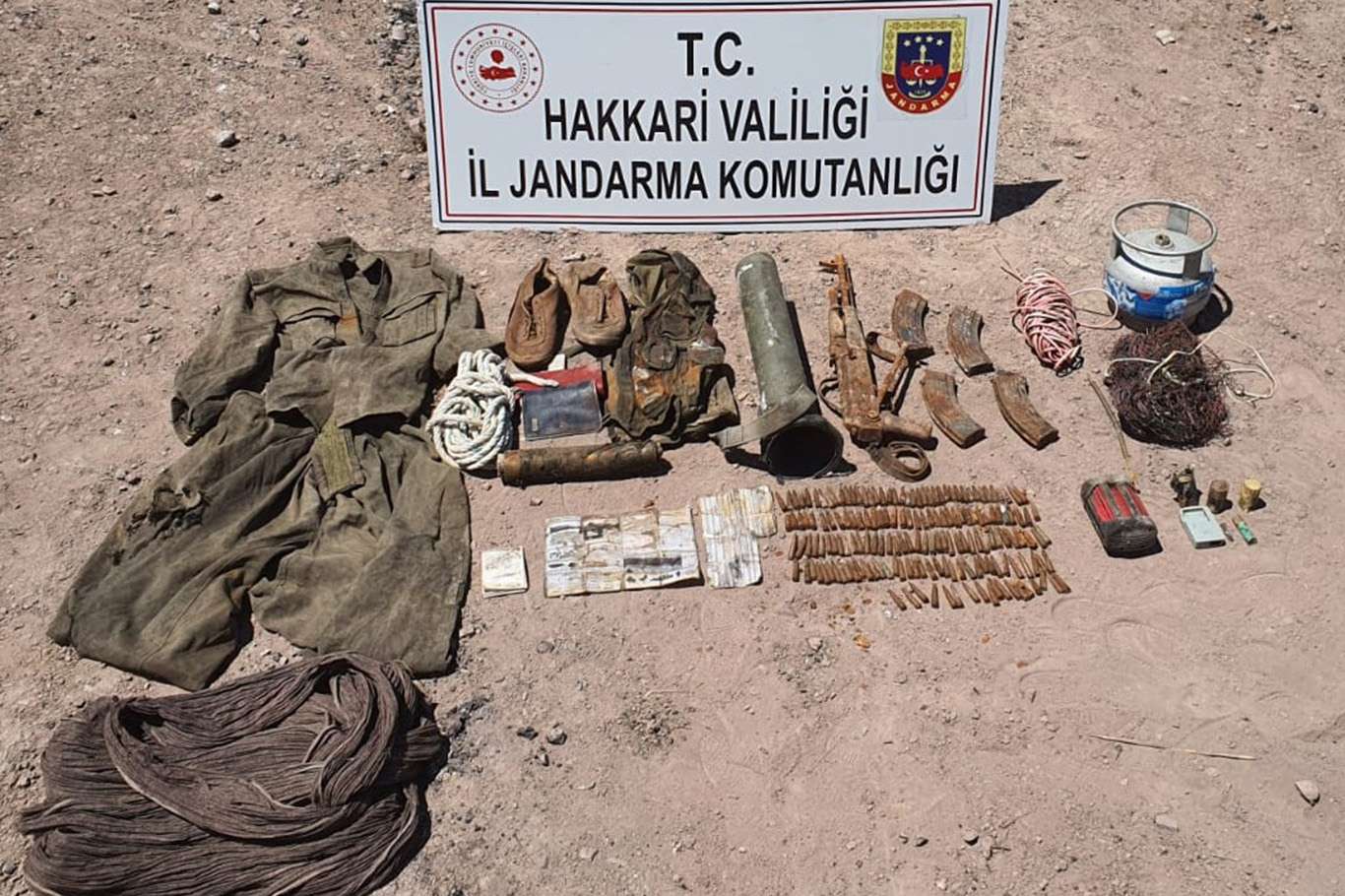 Hakkari'de PKK'ye ait mühimmat ele geçirildi
